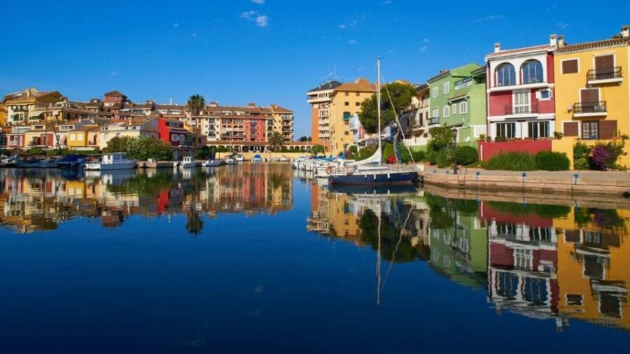 Valencia: Port Saplaya Boat Tour with Free Drink & Swimming - Your onboard drink: what’s included, what you might buy