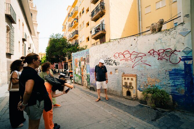 Valencia Private Family Tour - Stop 4: Plaça de Dècim Juni Brut and a kid-friendly treasure hunt