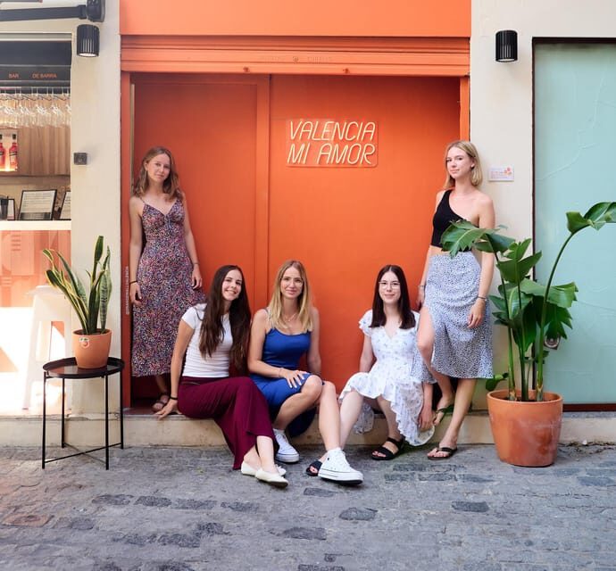 Valencia: Private photo shooting with pro photographer - What Happens During the Walk (and Why It Works)