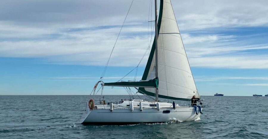 Valencia: Private Sailing Trip with Snacks and Drinks - Meeting at Puerto Valencia Mar and getting comfortable onboard