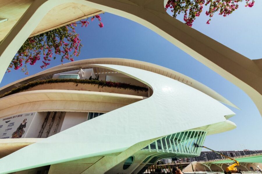 Valencia: Private Tour w/ Locals – Highlights & Hidden Gems - Horchateria Stop: Tiger Nut Milk and Fartons (Included Treat)