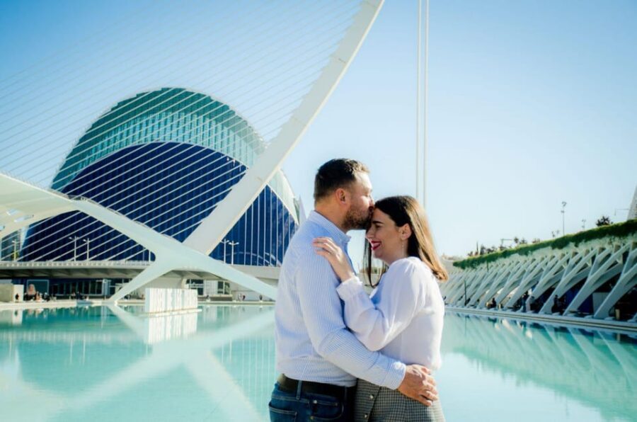 Valencia: Professional photoshoot at City of Arts & Sciences - Price and Value: Why $58 Per Group Can Make Sense