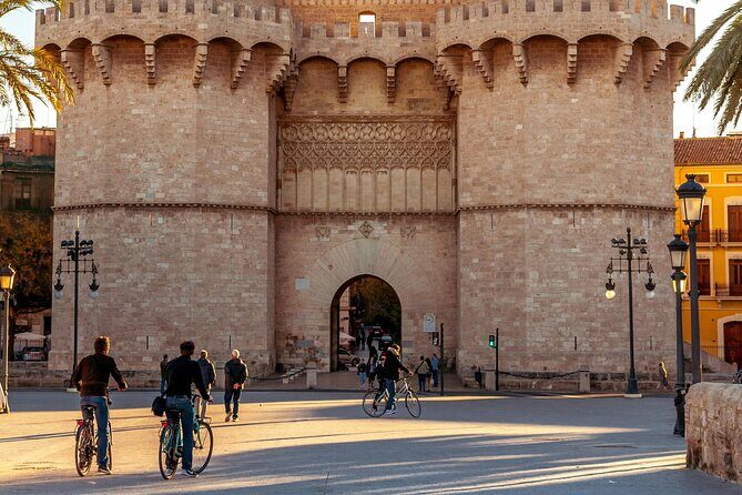 Valencia (Ruzafa): Guided Bike Tour of the city's highlights. - Plaza de la Virgen (Placa de la Mare de Deu): where the city meets