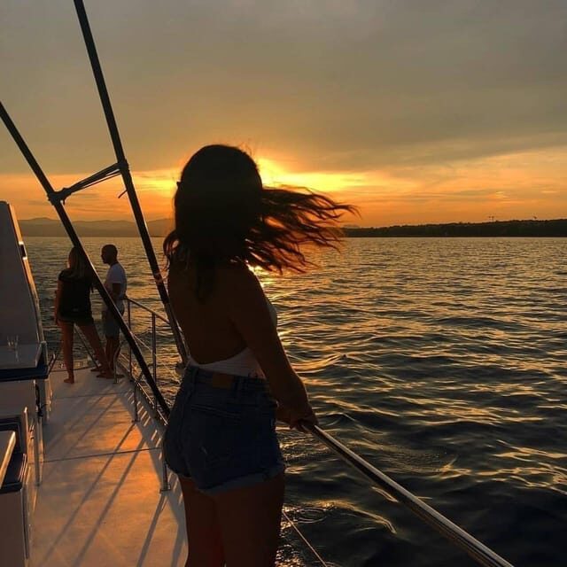 Valencia: Sunset or Daytime Catamaran Cruise with Drink - Meeting Up at BORAMAR: Where to Go and What to Expect Before Boarding