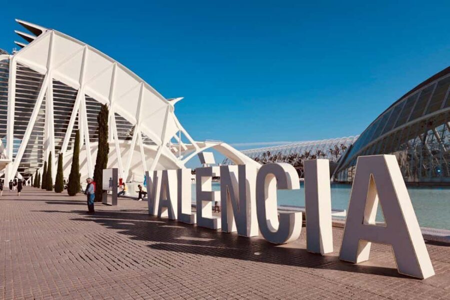 Valencia: the best 25 spots in the city by bike! - Meeting Point in Ruzafa: how the tour starts (and why it matters)
