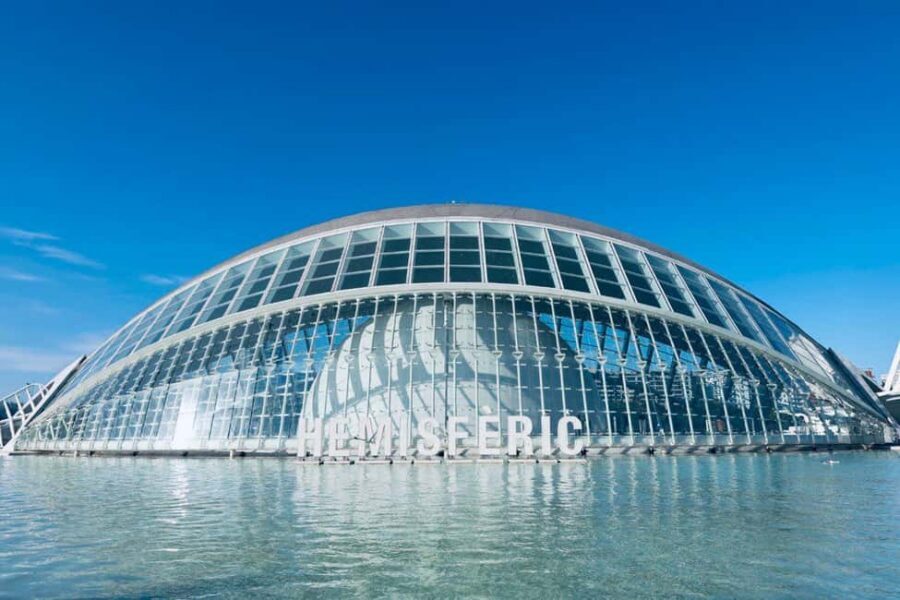 Valencia: the best 25 spots in the city by bike! - Mercado Central: where you can taste Valencia’s food culture