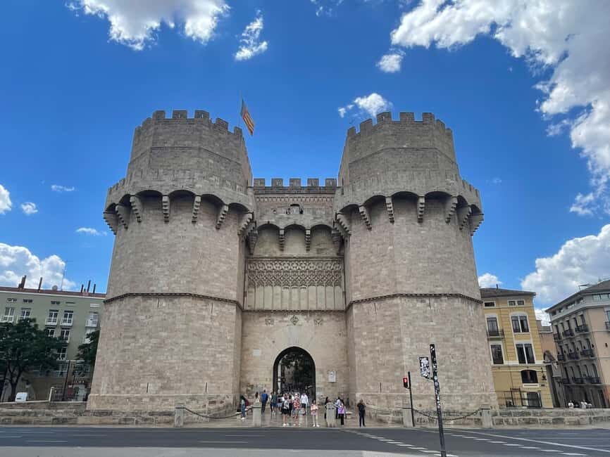 Valencia: the best 25 spots in the city by bike! - Lonja de la Seda and the Cathedral area: UNESCO walks with real context