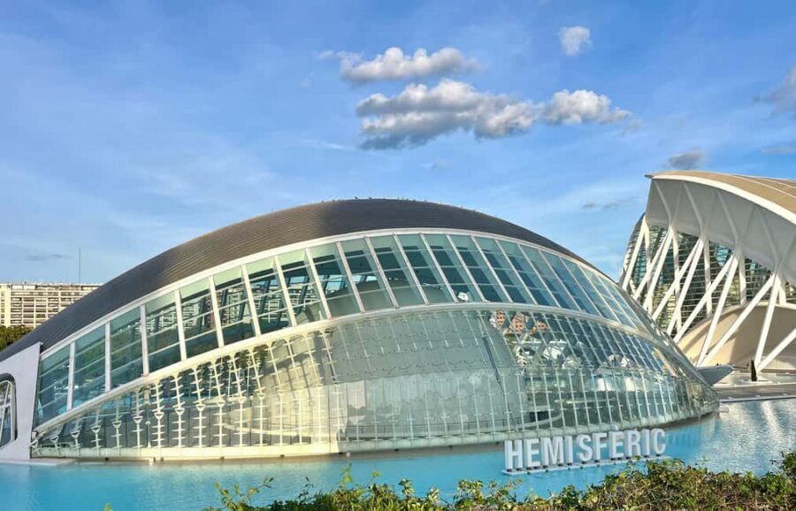 Valencia: the best 25 spots in the city by bike! - Palacio del Marques de Dos Aguas: Valencia’s eclectic style in one building