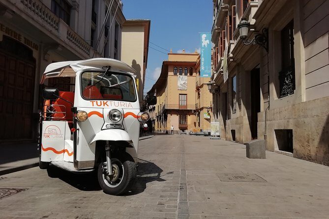 Valencia: Tuk Tuk Full City Tour - Quart Towers and the Cathedral Gate: Old Stone, Big Meaning