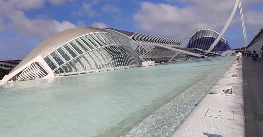 Valencia: Turia Park Guided Bike Tour - The halfway café pause: what you get, and what you’ll still pay for