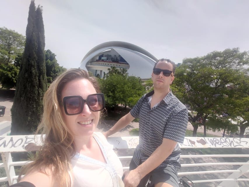 Valencia: Turia Park Guided Bike Tour - Meeting at the Serranos Towers: history right where you start