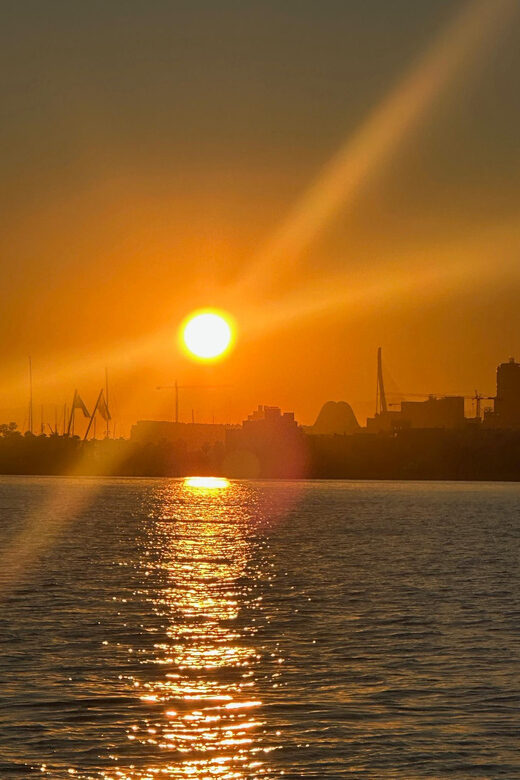 Valencia: VIP Sunset Cruise in Catamaran with drink - The Sunset Hour: What the Time on the Water Feels Like
