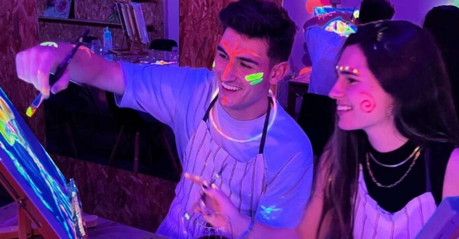 Valencia: Wine Gogh Glow Academy Paint and Sip Classes - Who This Is Best For (And Who Should Think Twice)