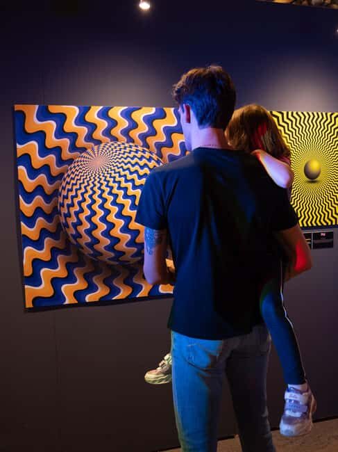 Valencia: World of Illusions Museum Entrance Ticket - Valencia’s Artesanos area and arrival planning that saves time