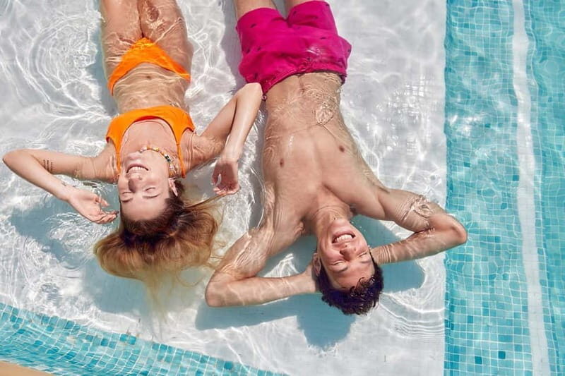 Valencia:Alquiler barco sin licencia PoblaFarnals+Beach Club - Cala Blava Beach Club: your chance to swap waves for pool time