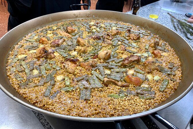 Valencian paella cooking class, tapas and visit to Ruzafa market. - Sangria workshop and tapas: the warm-up before the pan