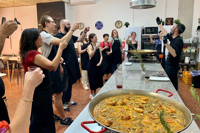 Valencian paella cooking class, tapas and visit to Ruzafa market. - Ruzafa market stop: choosing ingredients that taste like Valencia
