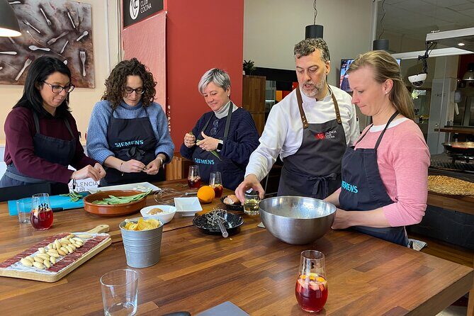 Valencian paella workshop and visit to the Algiros market - Quick hits before you go