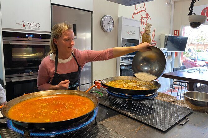 Valencian paella workshop and visit to the Algiros market - How the paella lesson avoids the common mistakes