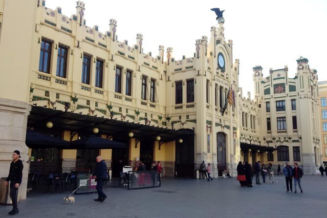 Walking in Valencia - A smart 5pm route through Valencia’s layers