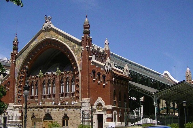 Walking in Valencia - Plaça de l’Ajuntament and the Post Office: Belle Époque in the 20th century