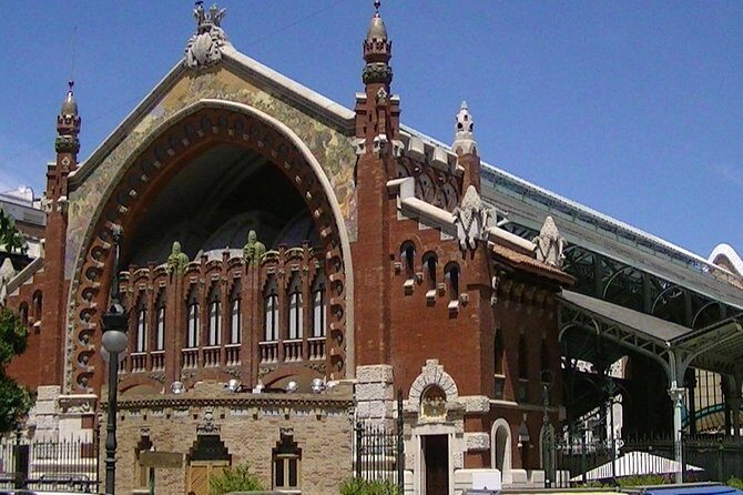 Walking in Valencia - Torres dels Serrans: Gothic towers and the Turia’s role