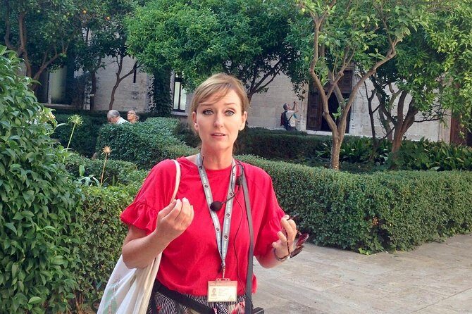 Walking tour through the old town with a Dutch-speaking city guide - Should you book this Valencia old-town walk?