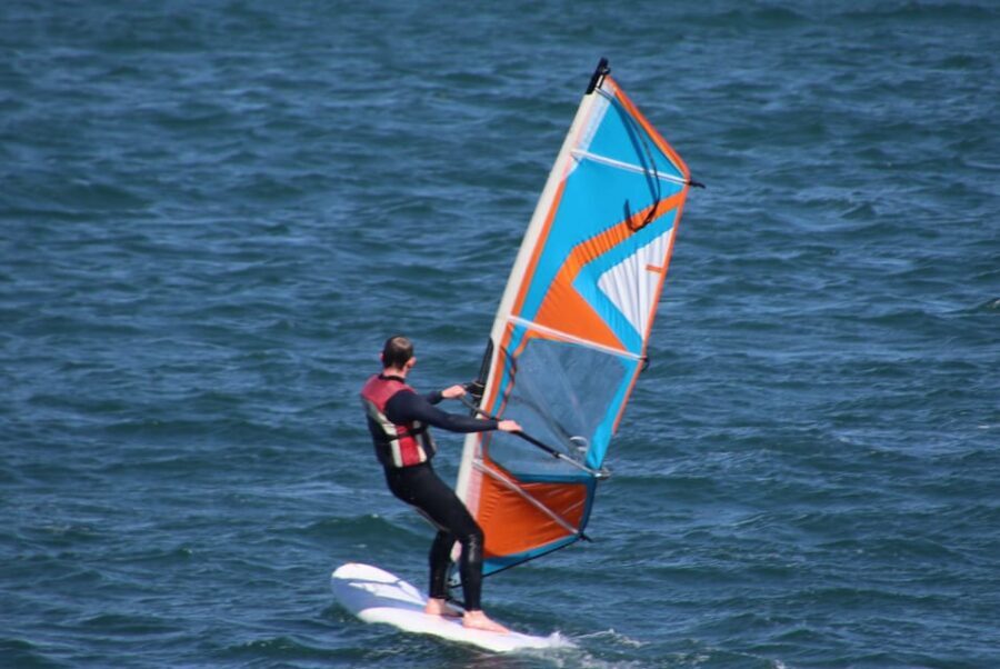 Windsurf class on Valencia beach - Weather reality: the sea can change the plan