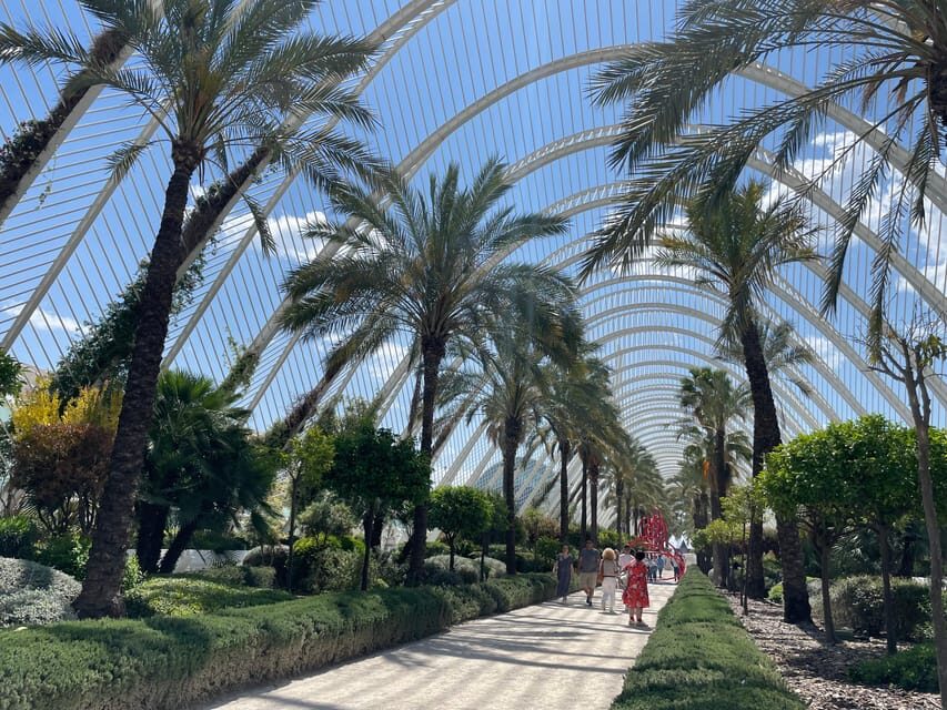 Zoom Through Valencia: Top 25 Hotspots on E-Scooters - How the Guides Make This Tour Feel Worth It